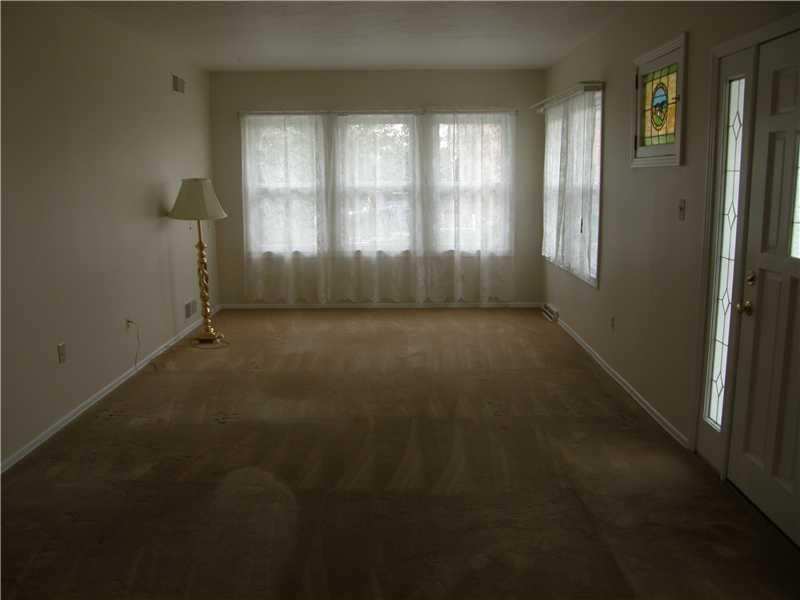 208 Cherokee Road Upper St. Clair, PA 15241 - Photo 10 of 25 Living Room.