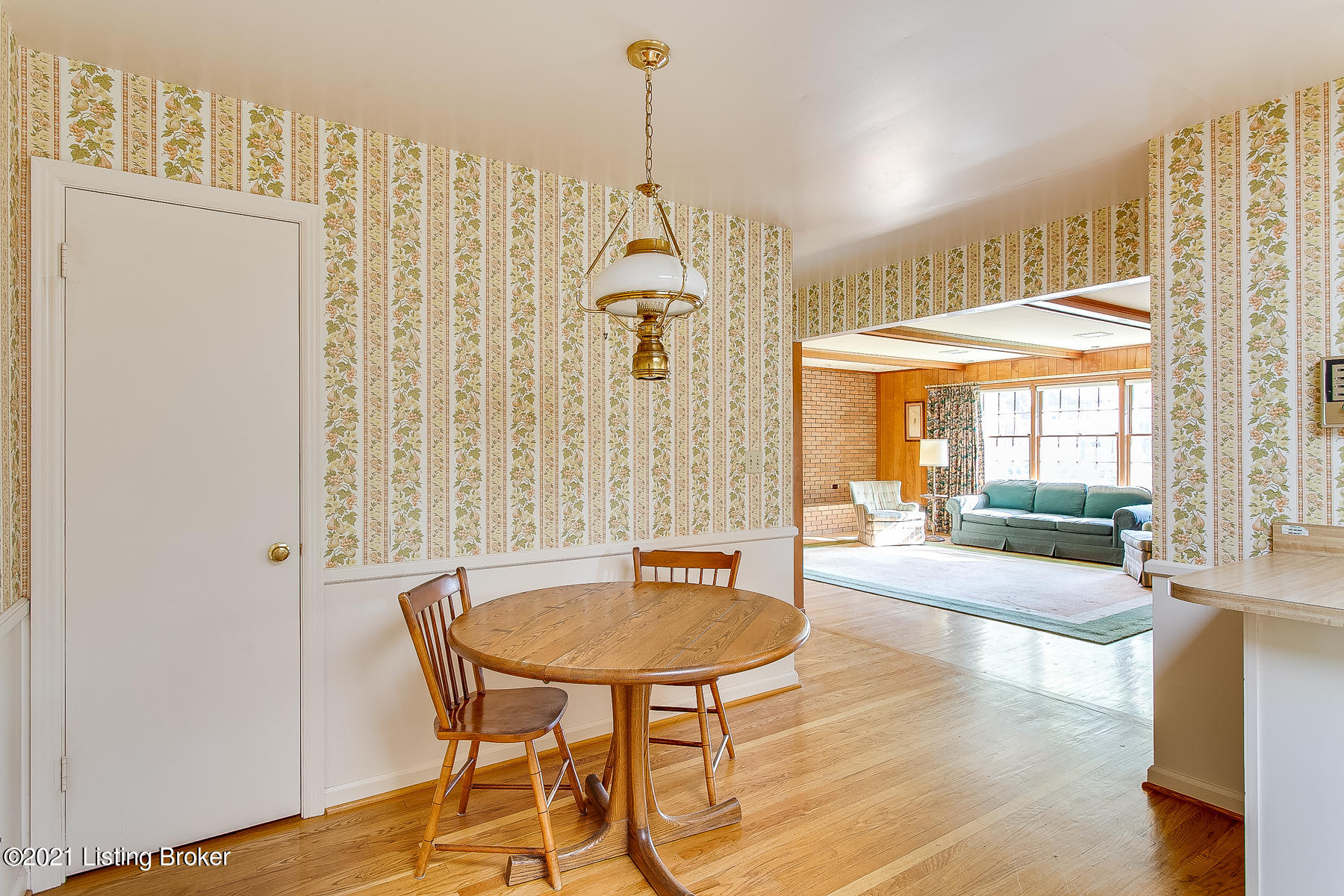 2305 Merrick Road Louisville, KY 40207 - Photo 20 of 55 Eat-in kitchen with pantry