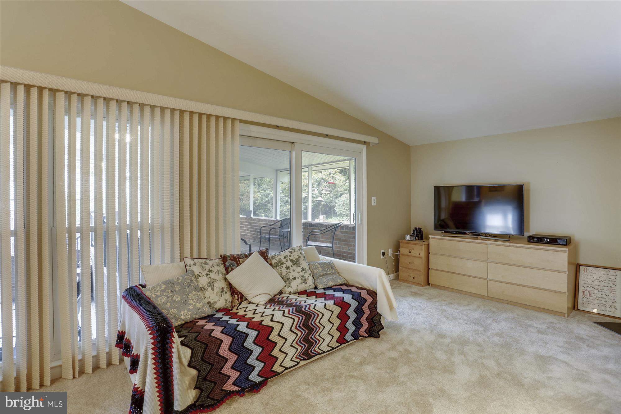 11306 Gilsan Street Silver Spring, MD 20902 - Photo 13 of 29 Family Room