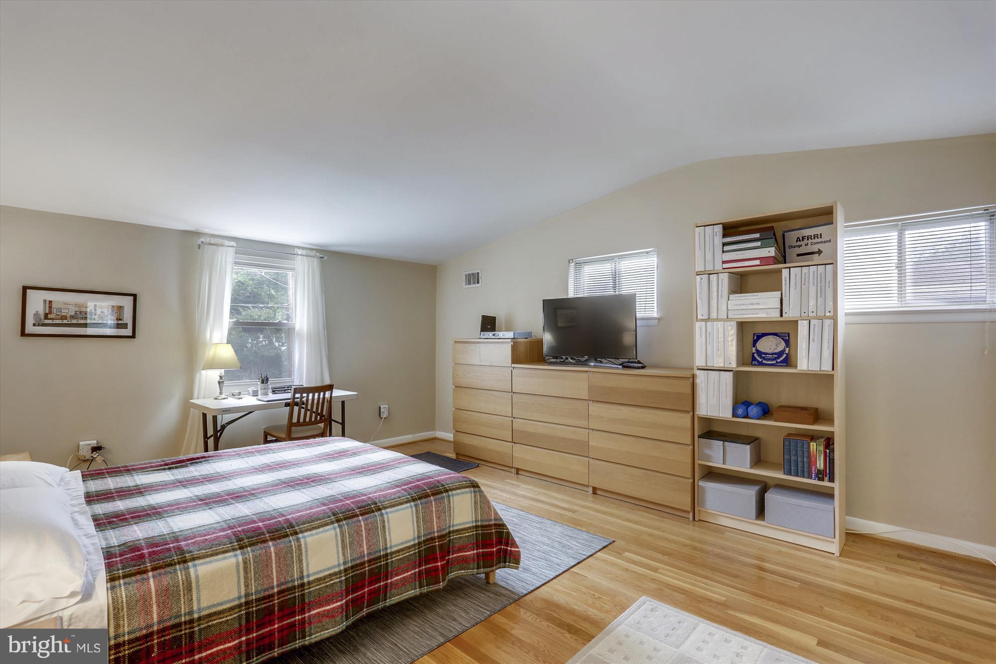11306 Gilsan Street Silver Spring, MD 20902 - Photo 15 of 29 Bedroom (Master)