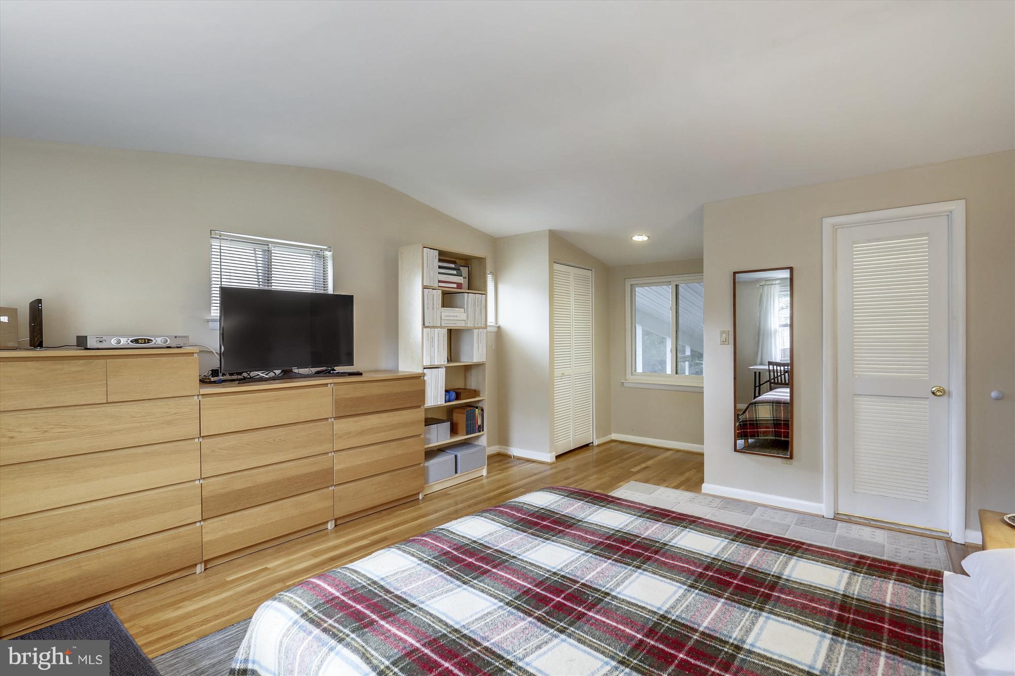 11306 Gilsan Street Silver Spring, MD 20902 - Photo 16 of 29 Bedroom (Master)