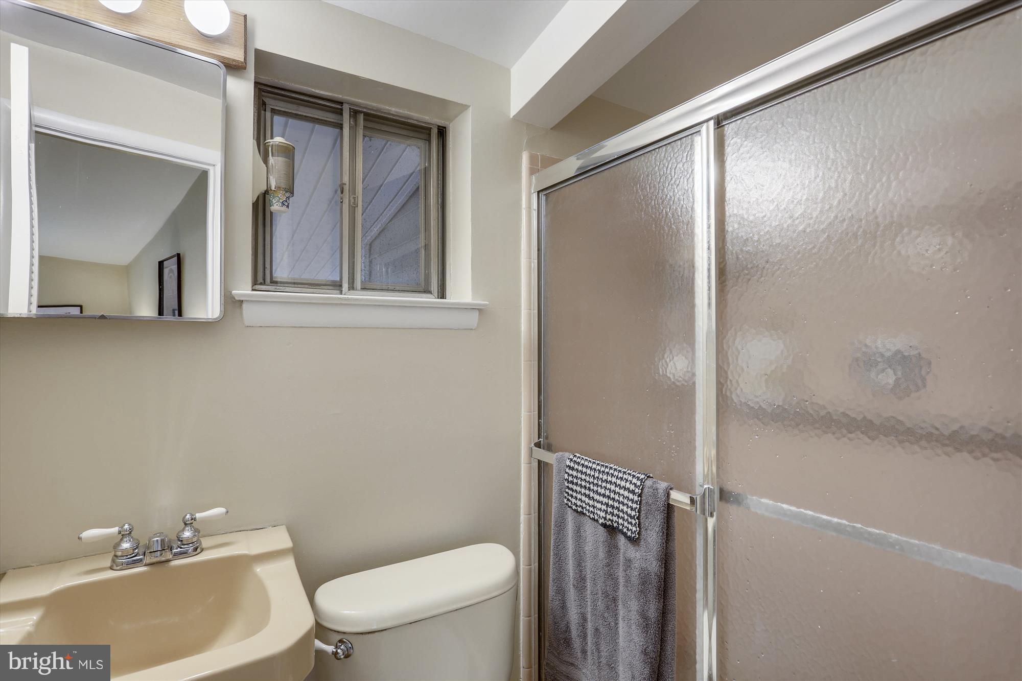 11306 Gilsan Street Silver Spring, MD 20902 - Photo 18 of 29 Bath (Master)
