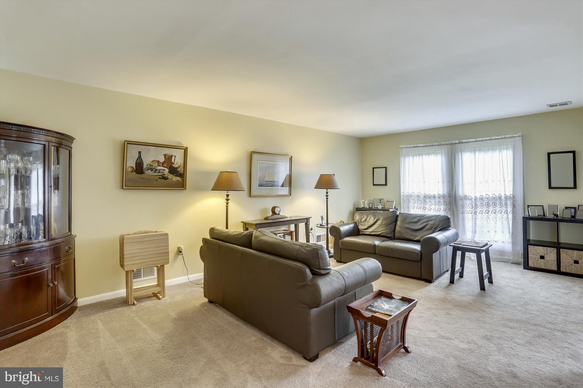 11306 Gilsan Street Silver Spring, MD 20902 - Photo 5 of 29 Living Room