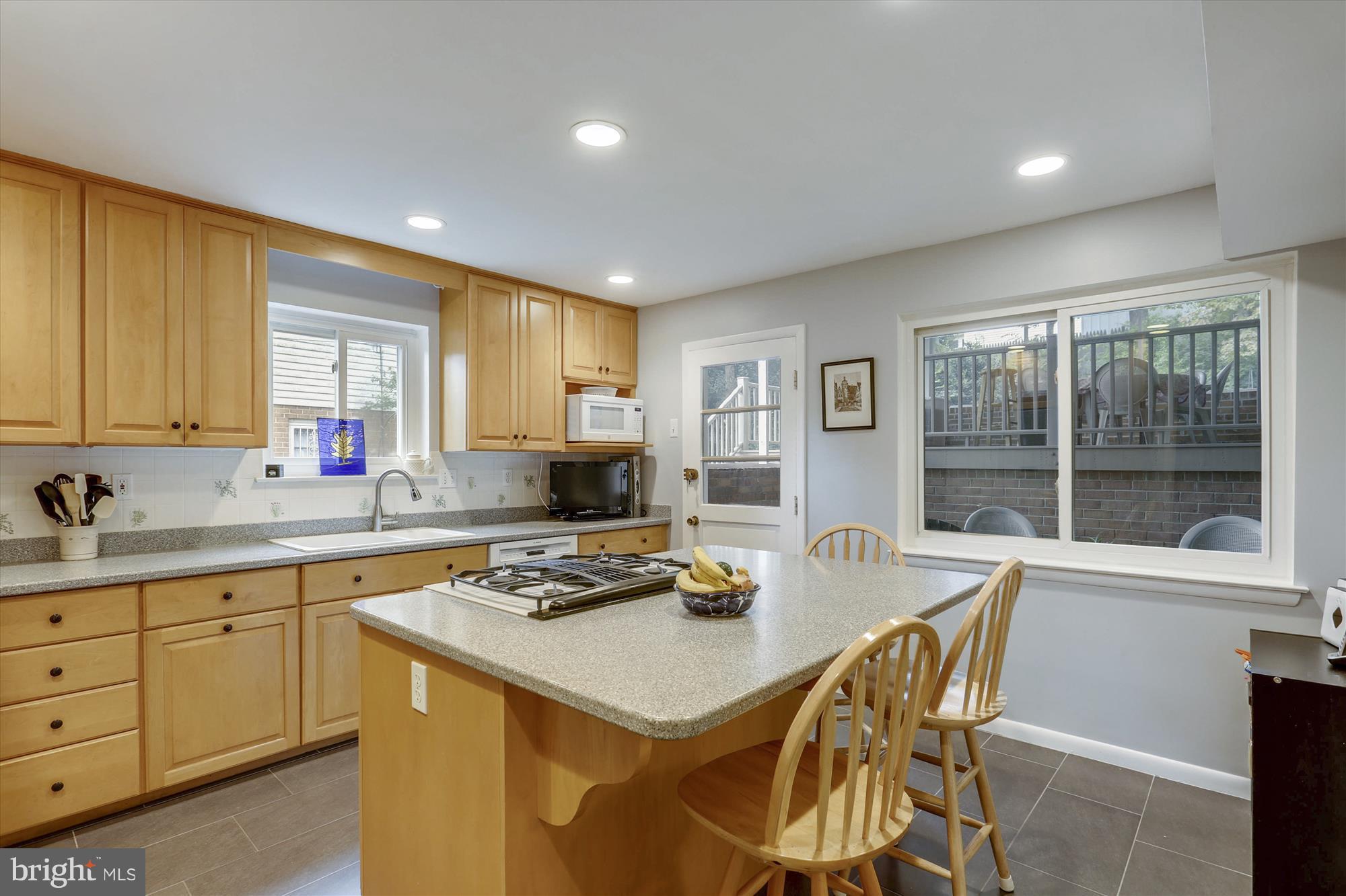 11306 Gilsan Street Silver Spring, MD 20902 - Photo 7 of 29 Kitchen