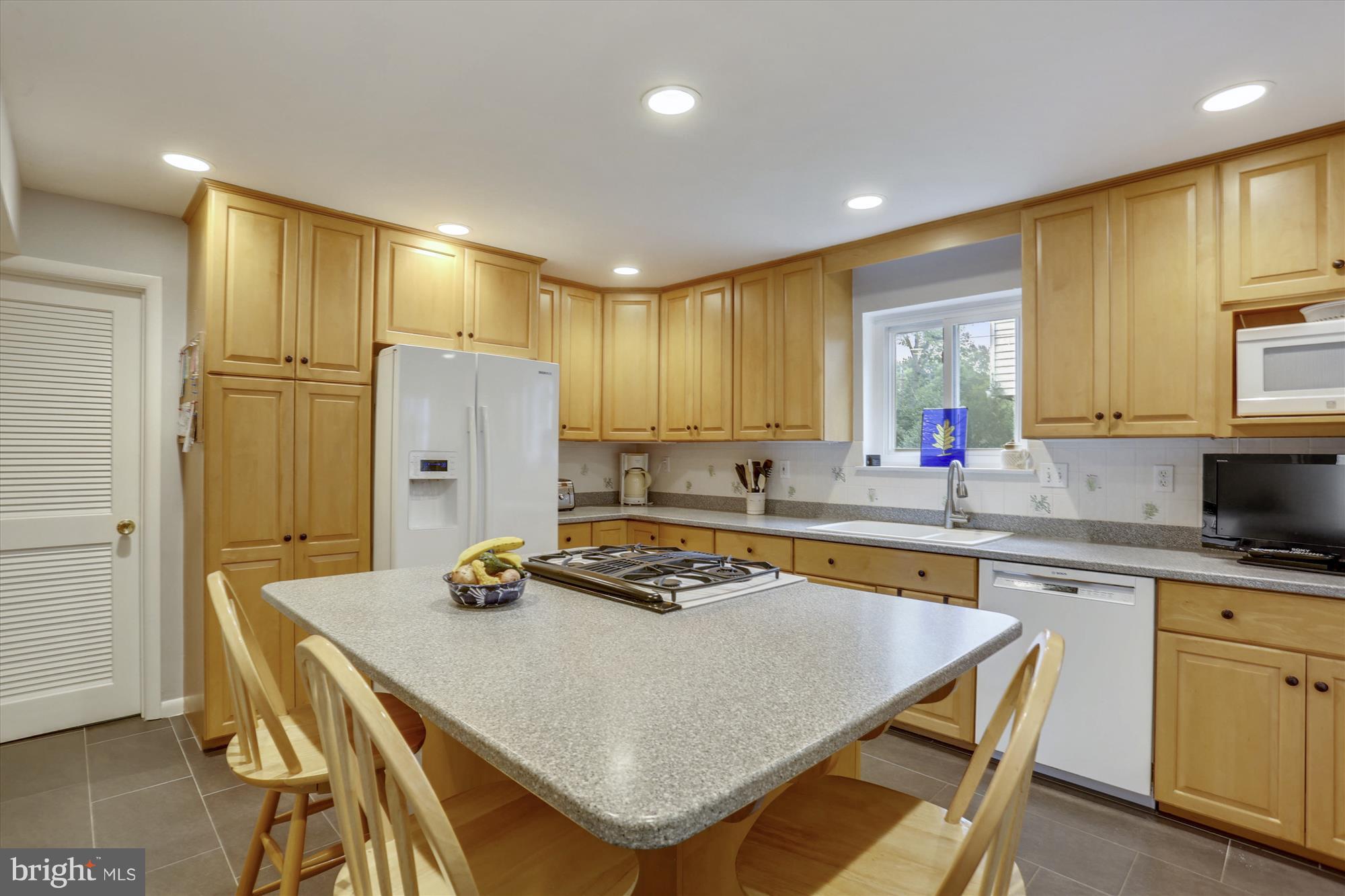 11306 Gilsan Street Silver Spring, MD 20902 - Photo 8 of 29 Kitchen