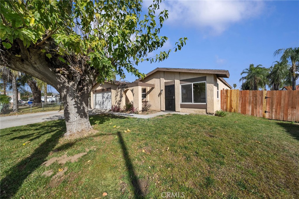 265 South Lamarr Street Rialto, CA 92376 - Photo 3 of 22 RV Parking