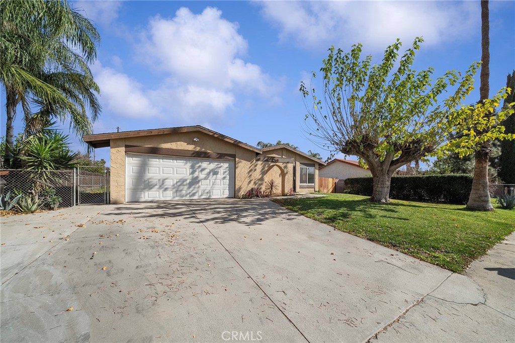 265 South Lamarr Street Rialto, CA 92376 - Photo 4 of 22