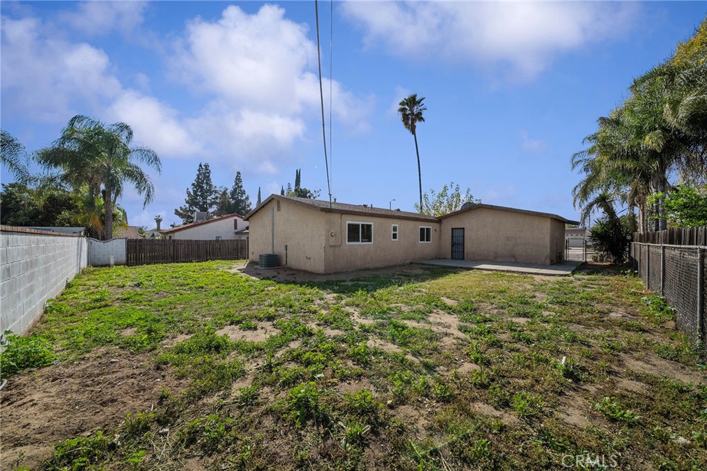 265 South Lamarr Street Rialto, CA 92376 - Photo 6 of 22