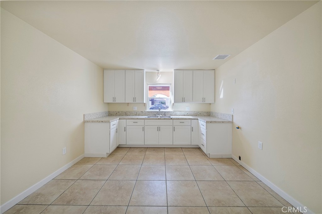 265 South Lamarr Street Rialto, CA 92376 - Photo 8 of 22