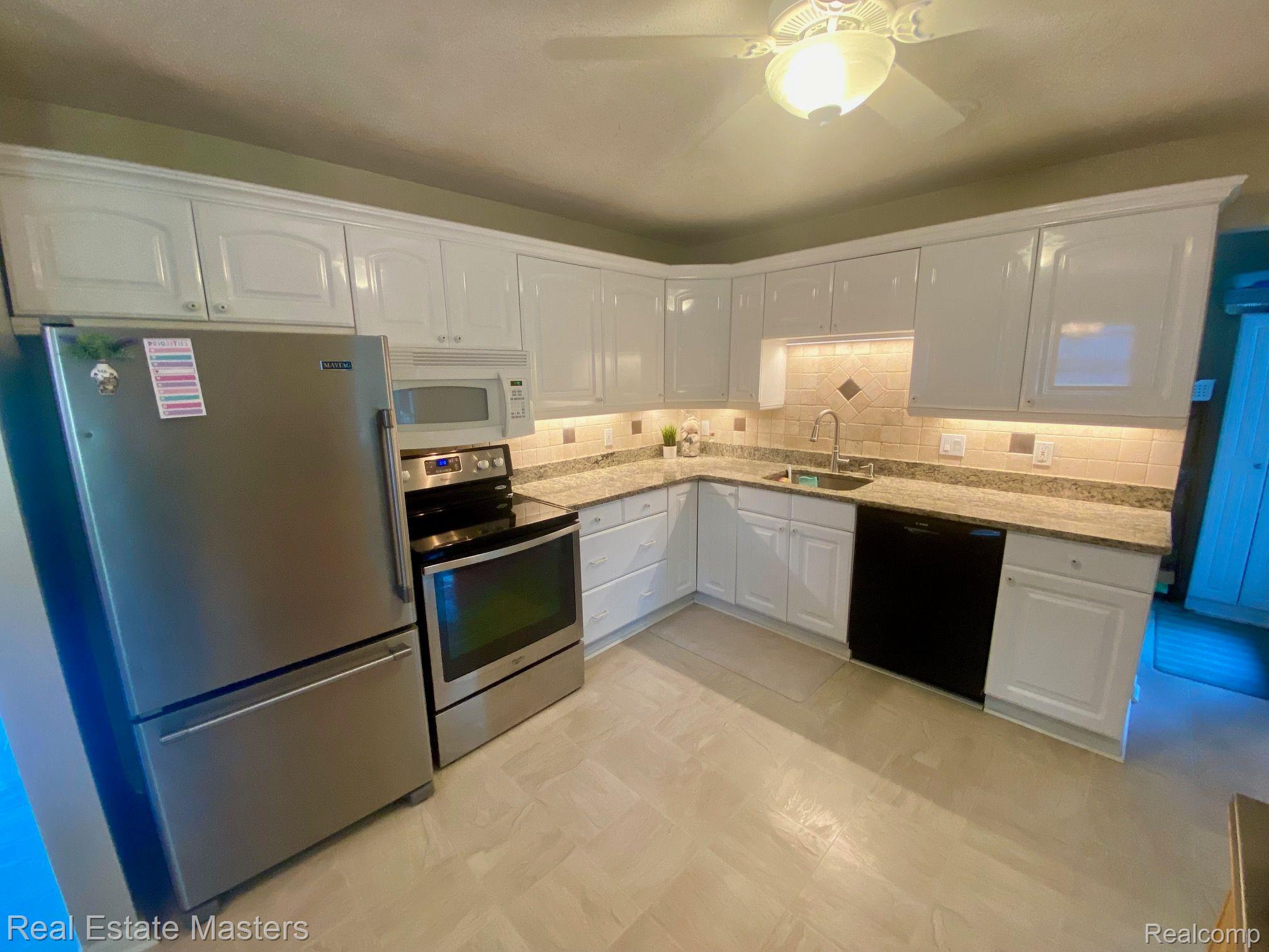 2912 Riverside Drive Port Huron, MI 48060 - Photo 9 of 29 Gallery Image 9