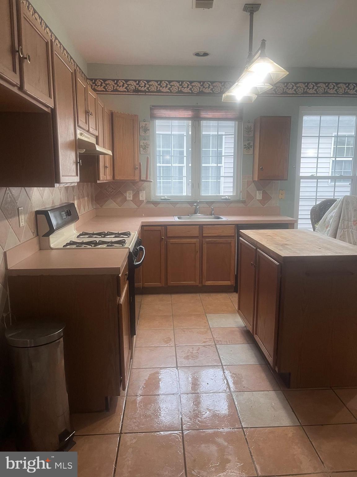 13 Tennyson Road Brick, NJ 08724 - Photo 3 of 14 kitchen with movable island