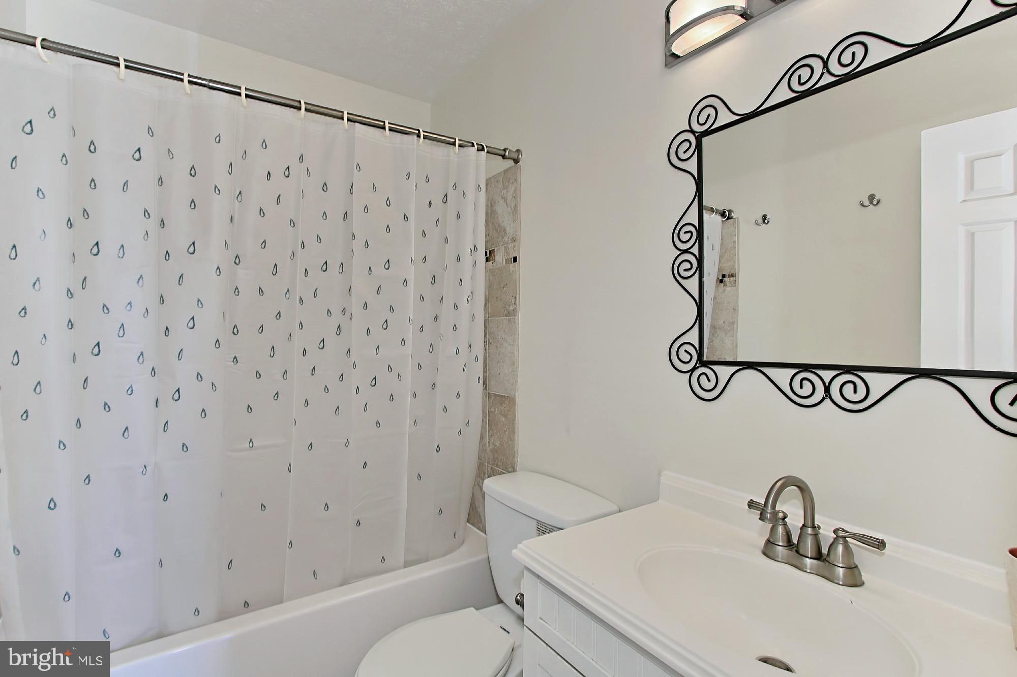 7339 Stream Way Springfield, VA 22152 - Photo 17 of 30 Bath (Master)