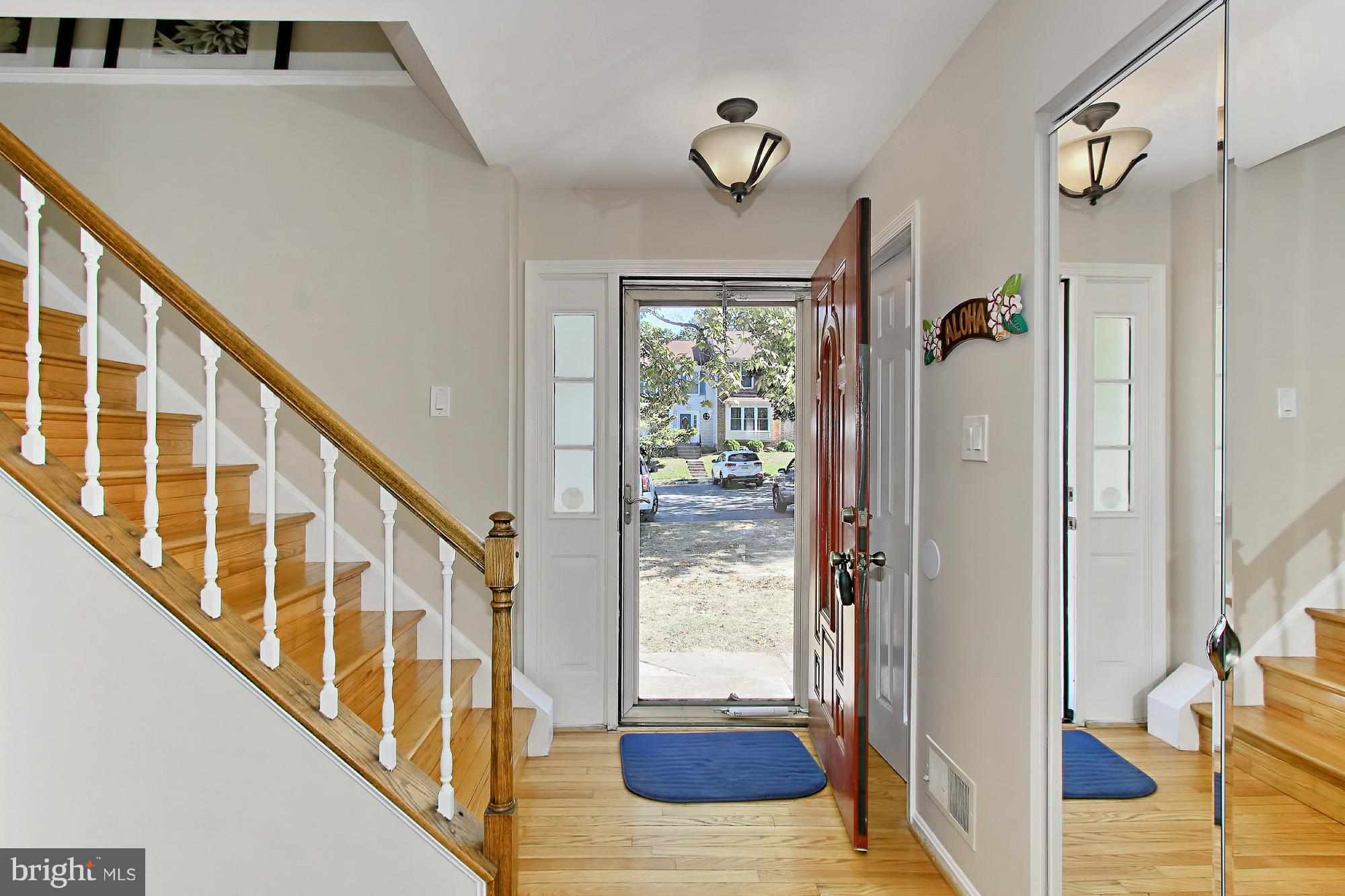 7339 Stream Way Springfield, VA 22152 - Photo 4 of 30 Foyer