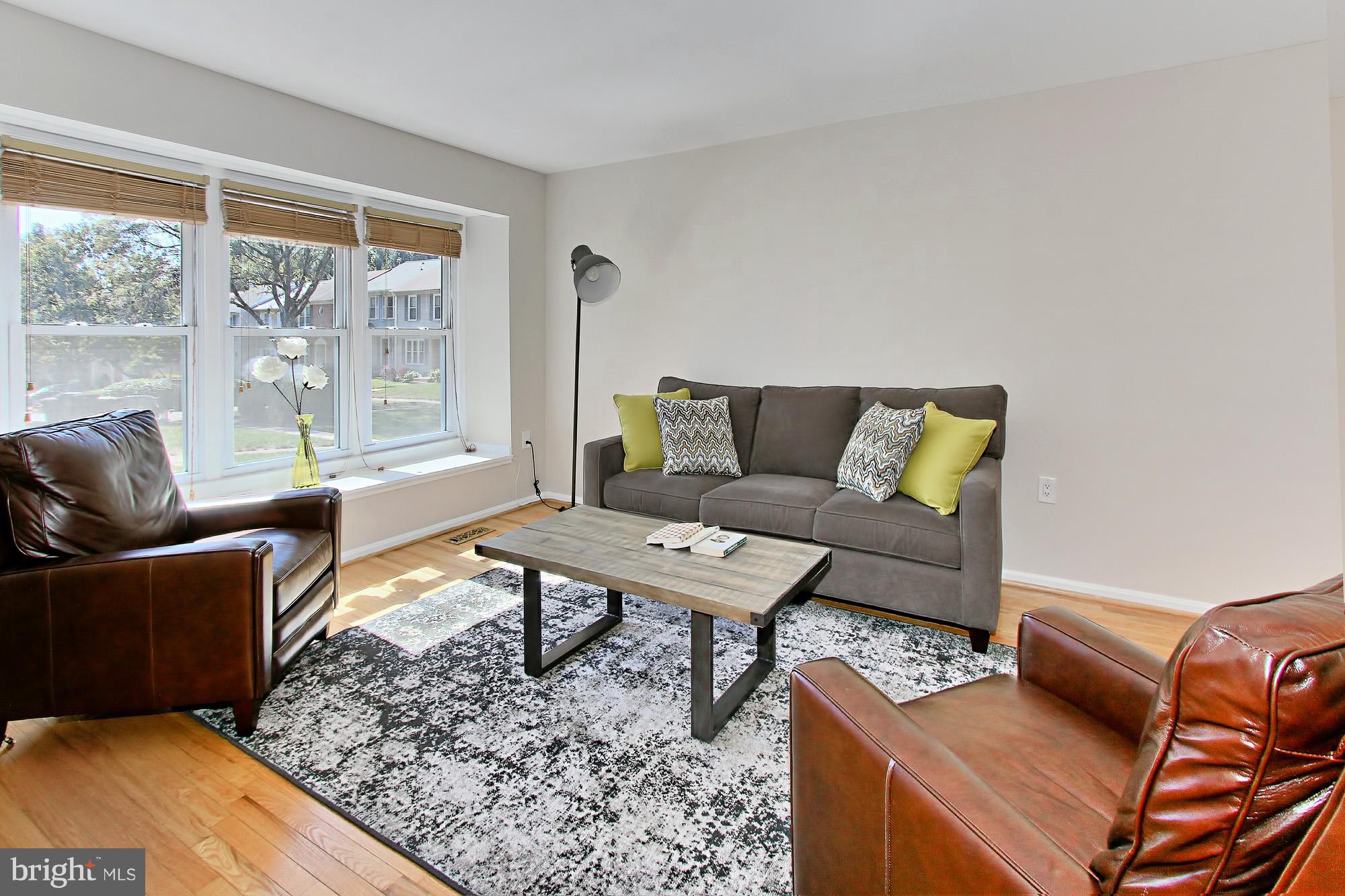 7339 Stream Way Springfield, VA 22152 - Photo 5 of 30 Living Room
