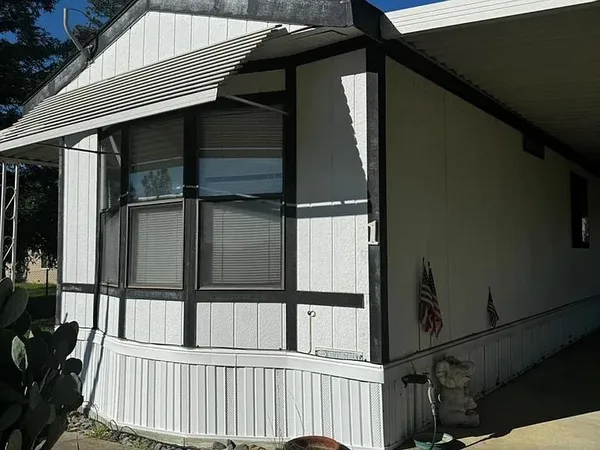 $900 | 8255 State Highway 99 East, Unit 1, Los Molinos, CA 96055