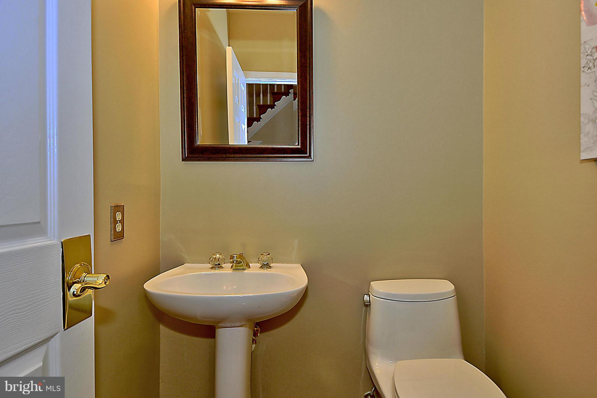 8000 Boulder Ridge Way Gaithersburg, MD 20882 - Photo 12 of 30 Main Level Powder Room