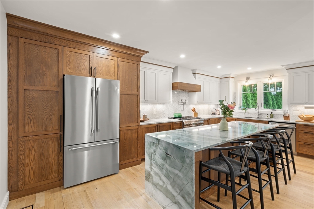 8 Bates Court Dedham, MA 02026 - Photo 13 of 41