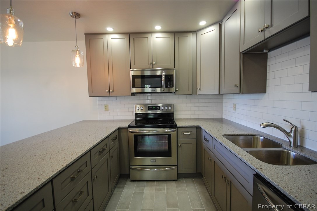 54 D Villa Ridge Drive, Unit D Hartfield, VA 23071 - Photo 9 of 34 AMPLE STORAGE AND PREP SPACE