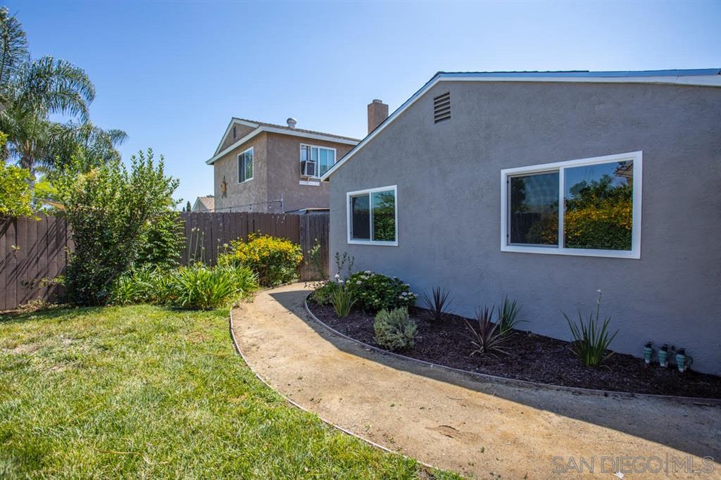 10047 Timberlane Way Santee, CA 92071 - Photo 17 of 24 Gallery Image 17