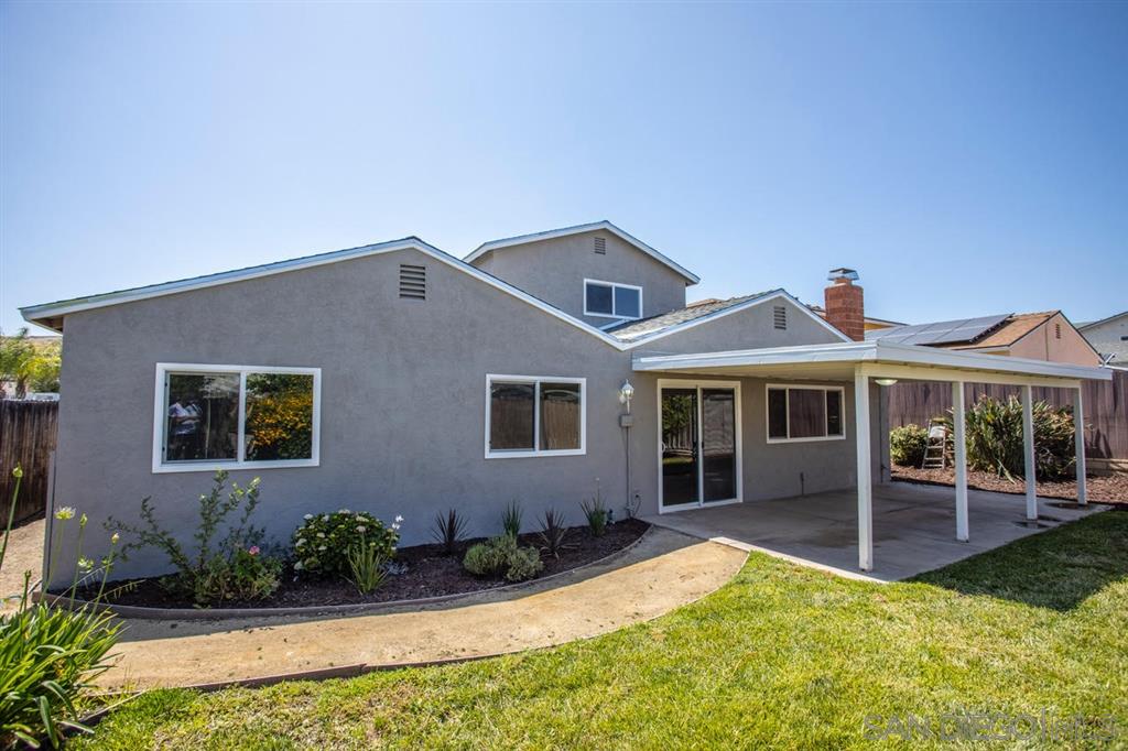 10047 Timberlane Way Santee, CA 92071 - Photo 4 of 24 Gallery Image 4