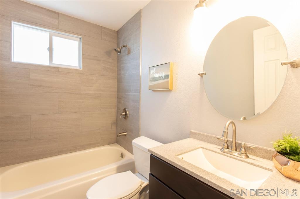 10047 Timberlane Way Santee, CA 92071 - Photo 9 of 24 Gallery Image 9