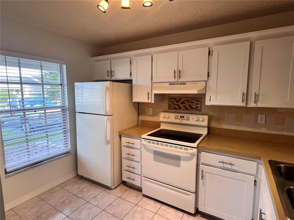 2928 Stillwell Court New Port Richey, FL 34655 - Photo 3 of 16