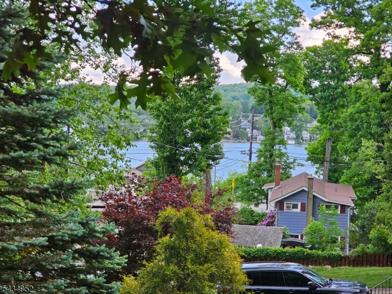 10 Shawnee Road Hopatcong, NJ 07843 - Photo 3 of 12