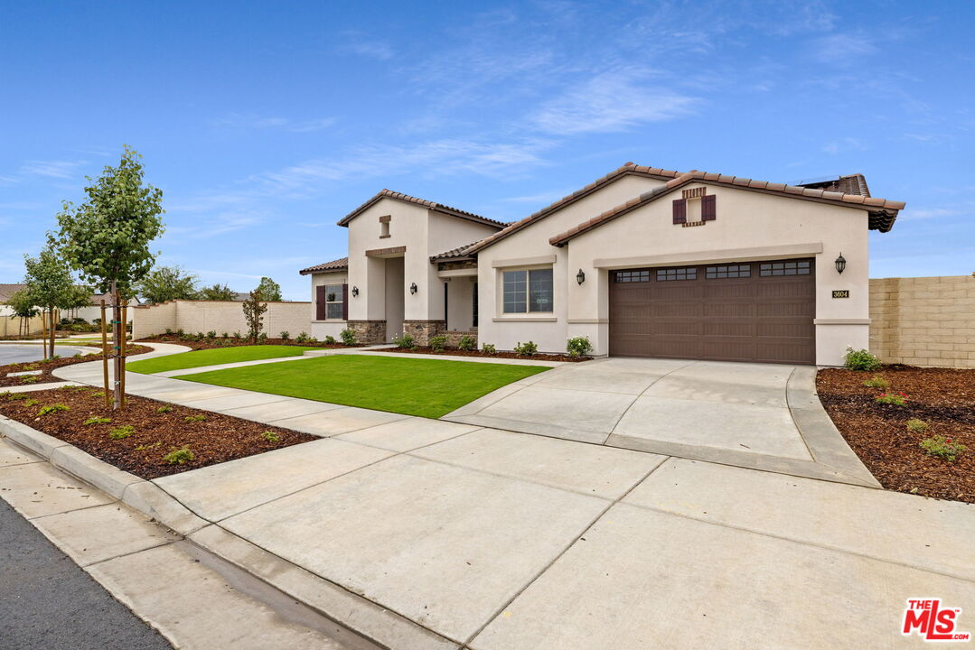 3604 Pathway Court Bakersfield, CA 93311 - Photo 2 of 63