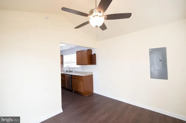 a view of empty room with windows