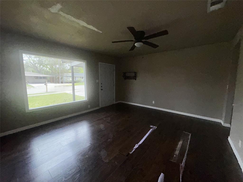 1031 Wade Hampton Street Benbrook, TX 76126 - Photo 3 of 20