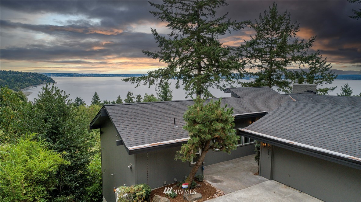 1935 Southwest Hillcrest Road Burien, WA 98166 - Photo 2 of 34 Gallery Image 2
