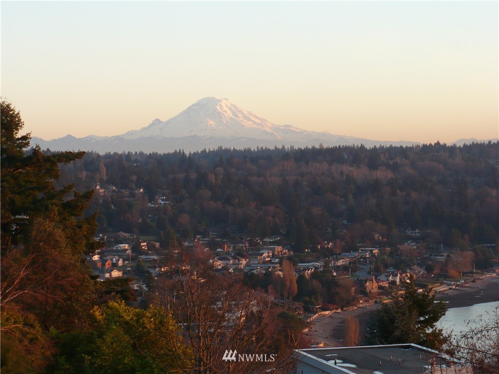 1935 Southwest Hillcrest Road Burien, WA 98166 - Photo 11 of 34 Gallery Image 11
