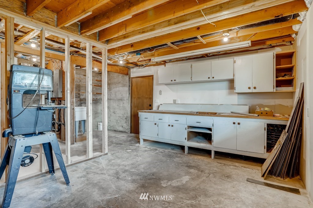 1935 Southwest Hillcrest Road Burien, WA 98166 - Photo 30 of 34 Gallery Image 30