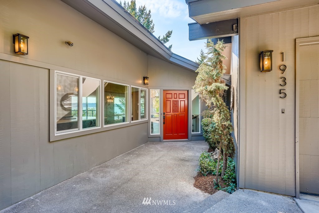 1935 Southwest Hillcrest Road Burien, WA 98166 - Photo 6 of 34 Gallery Image 6
