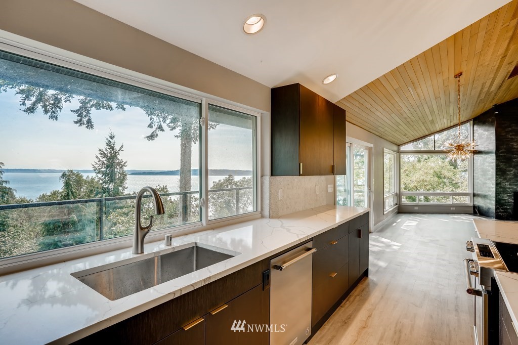 1935 Southwest Hillcrest Road Burien, WA 98166 - Photo 7 of 34 Gallery Image 7