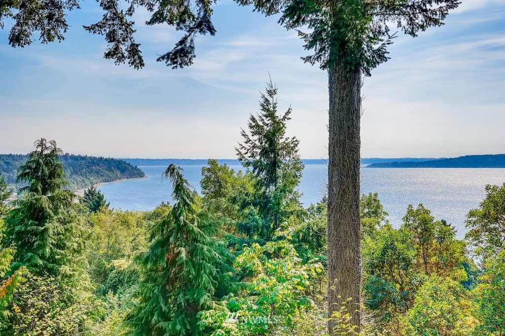 1935 Southwest Hillcrest Road Burien, WA 98166 - Photo 10 of 34 Gallery Image 10