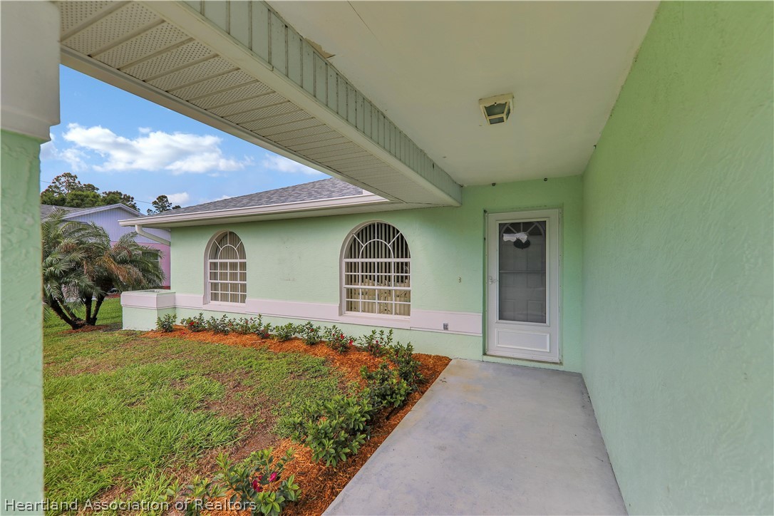 4441 Leaf Road Sebring, FL 33875 - Photo 20 of 21 a front view of a house with a yard