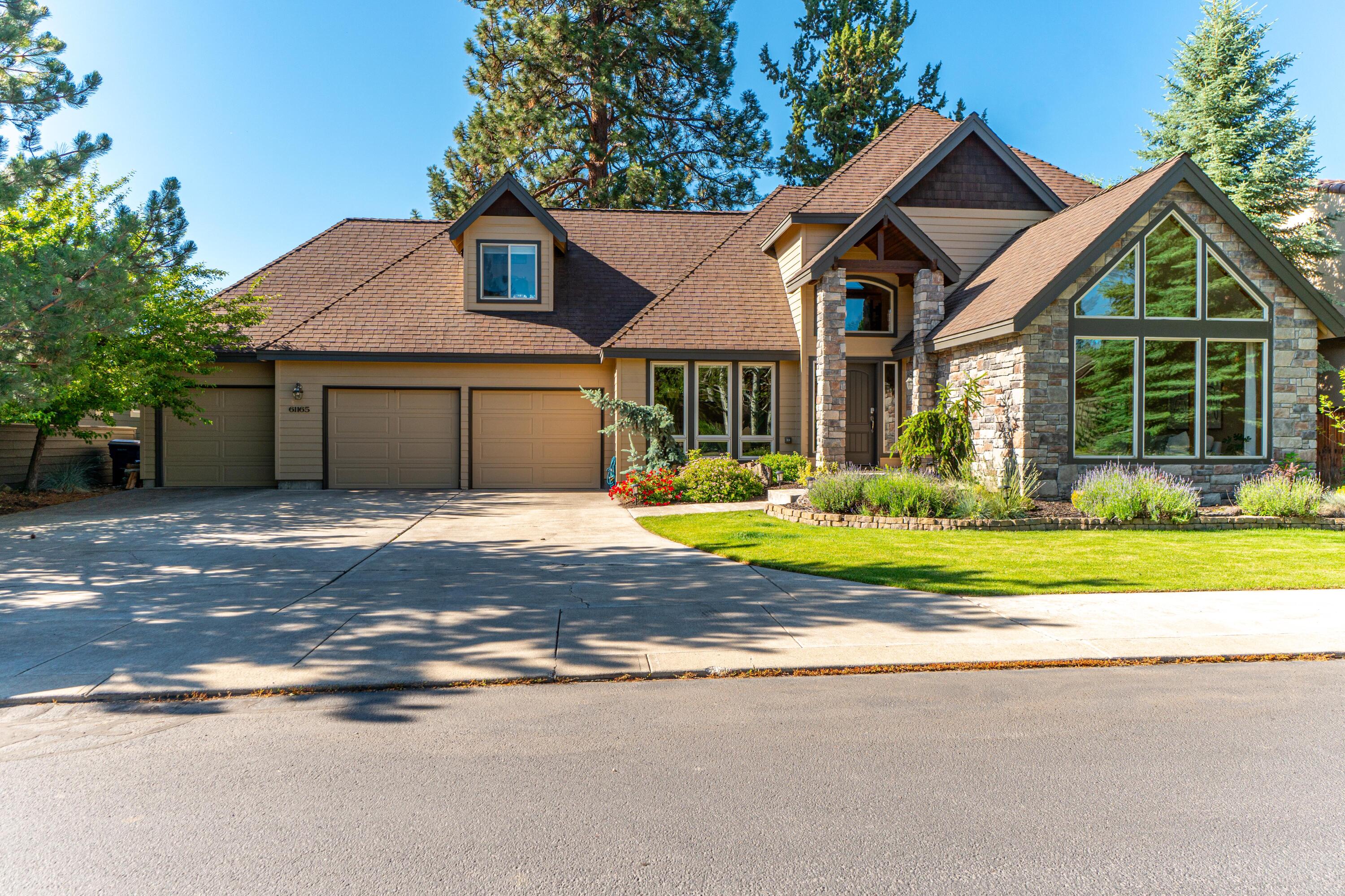 61165 Ridgewater Loop Bend, OR 97702 - Photo 4 of 40 5. Front view daylight