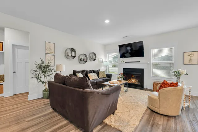 $384,900 | 133 Hazelcroft Drive, Fountain Inn, SC 29644