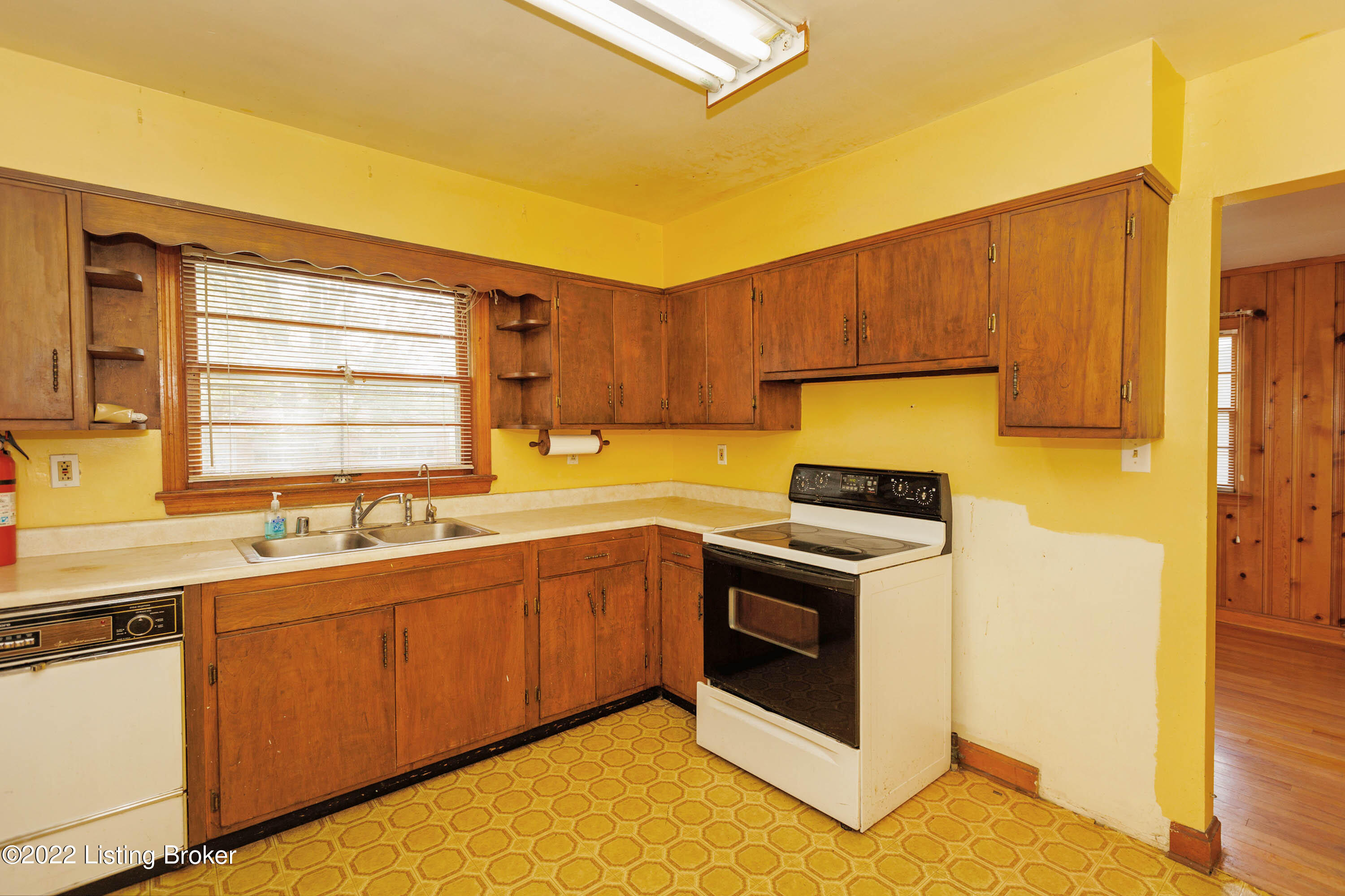 4725 Dover Road Louisville, KY 40216 - Photo 18 of 42 020
