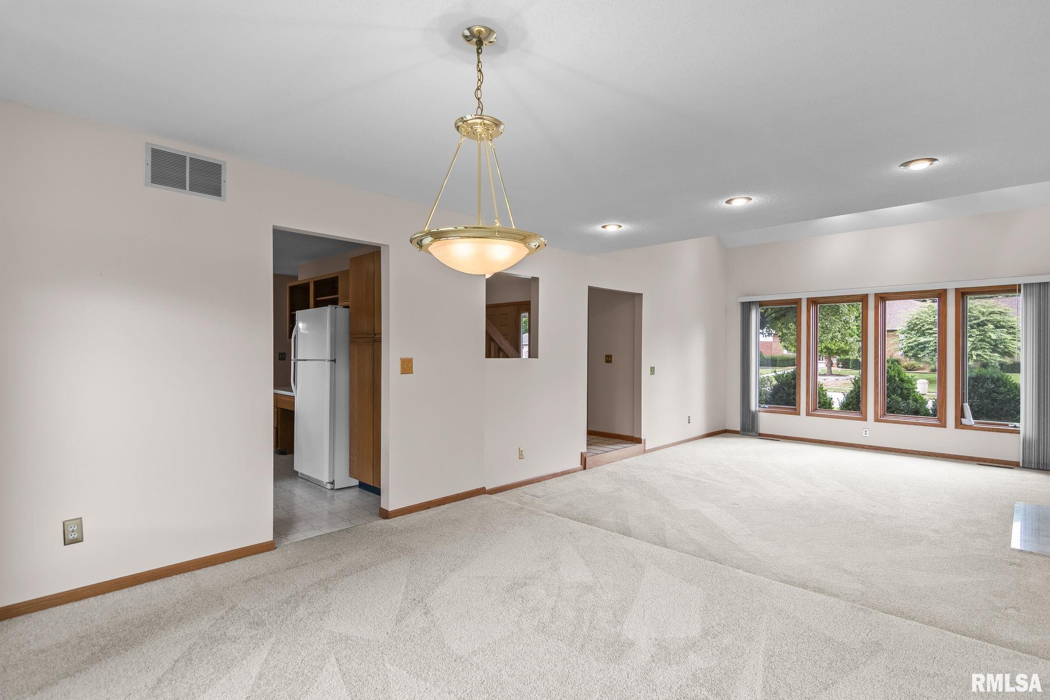 209 Prestwick Road Springfield, IL 62702 - Photo 12 of 31 Gallery Image 12