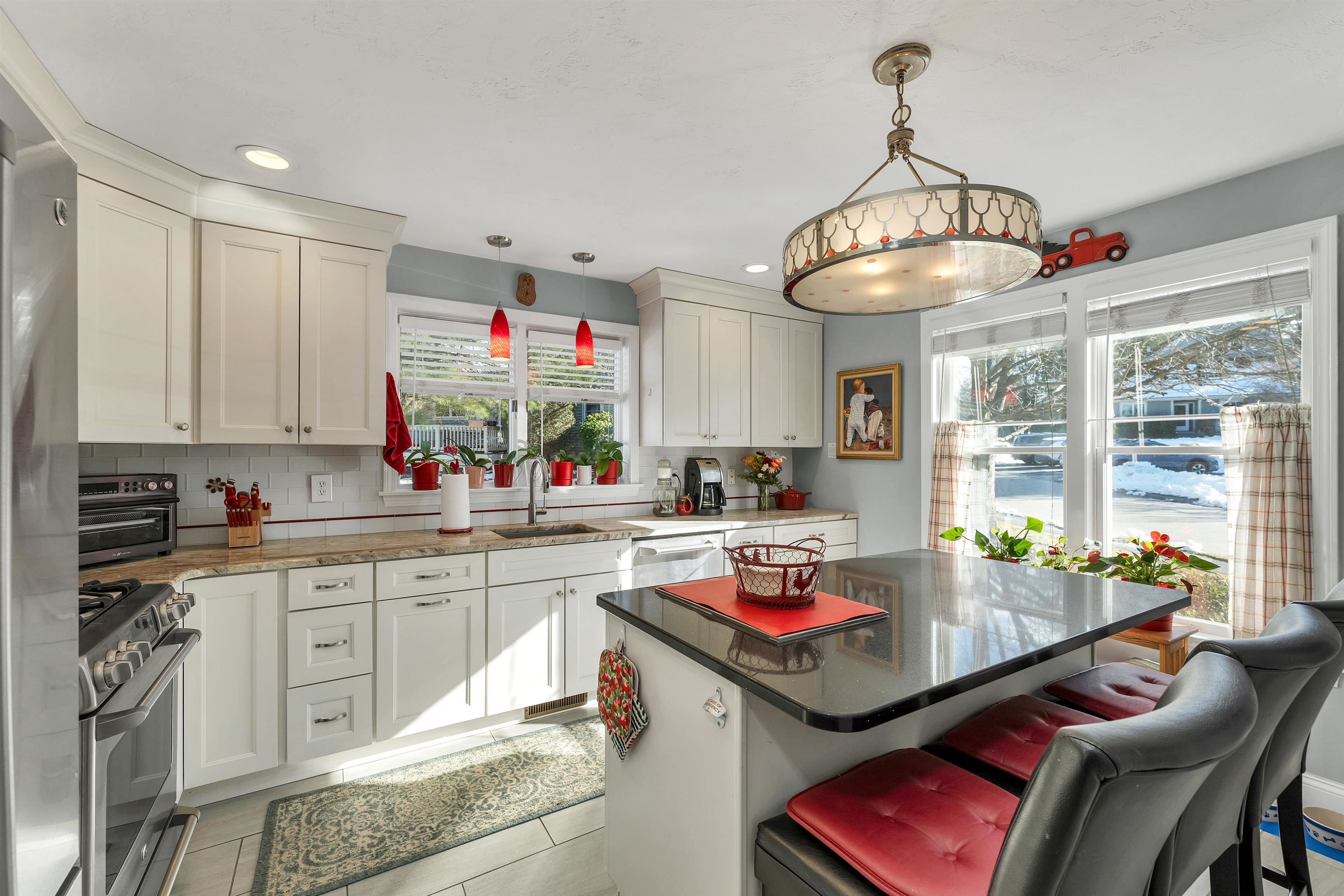 71 Hawthorne Village Road Nashua, NH 03062 - Photo 3 of 40 Gallery Image 3