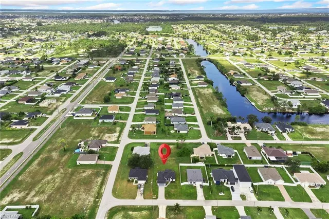 a view of a house with yard and front view of a house