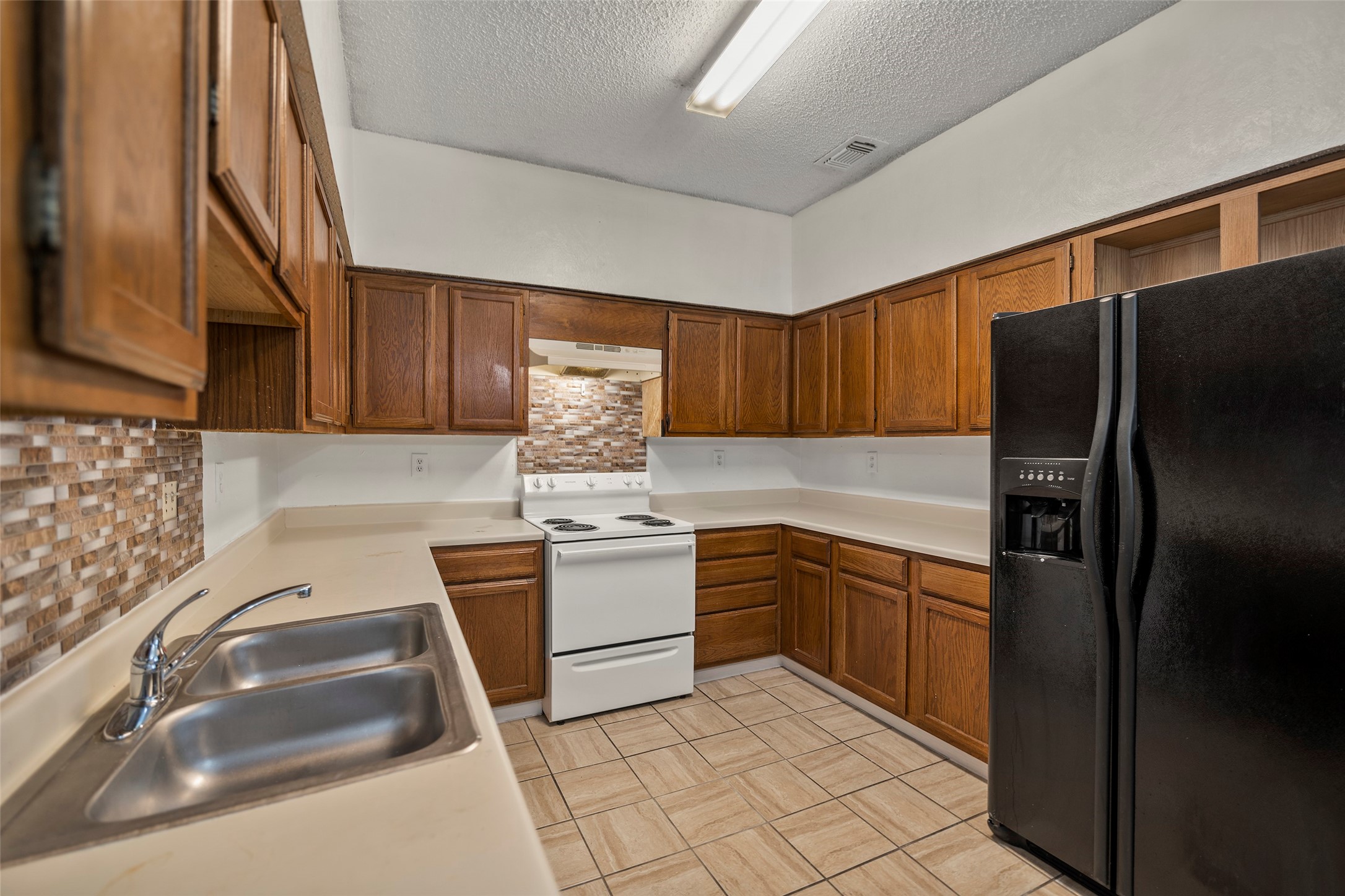 7120 Deer Creek Court Spring, TX 77379 - Photo 7 of 23 Refrigerator included with the lease.