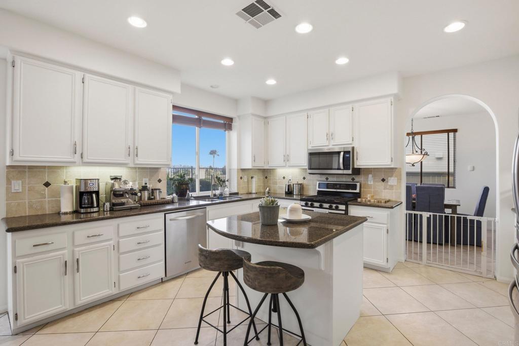 3275 Rancho Famosa Carlsbad, CA 92009 - Photo 4 of 33