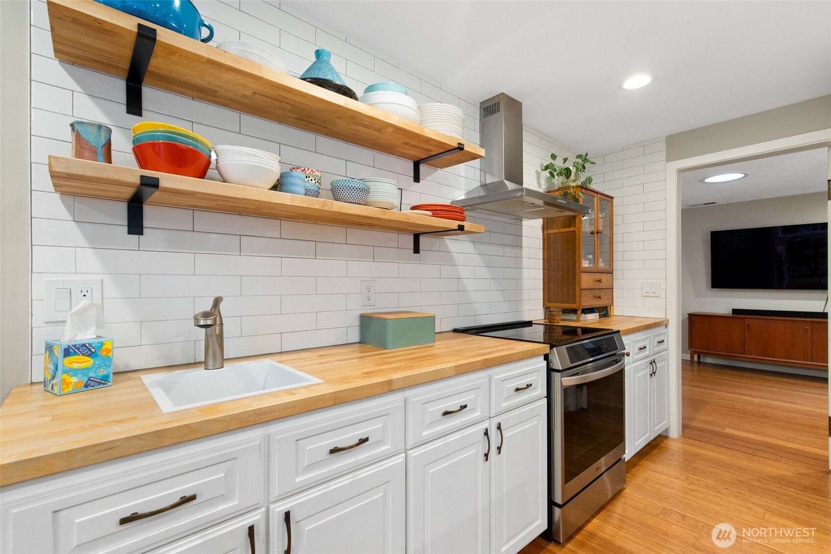 8924 Northeast 191st Place Bothell, WA 98011 - Photo 11 of 36