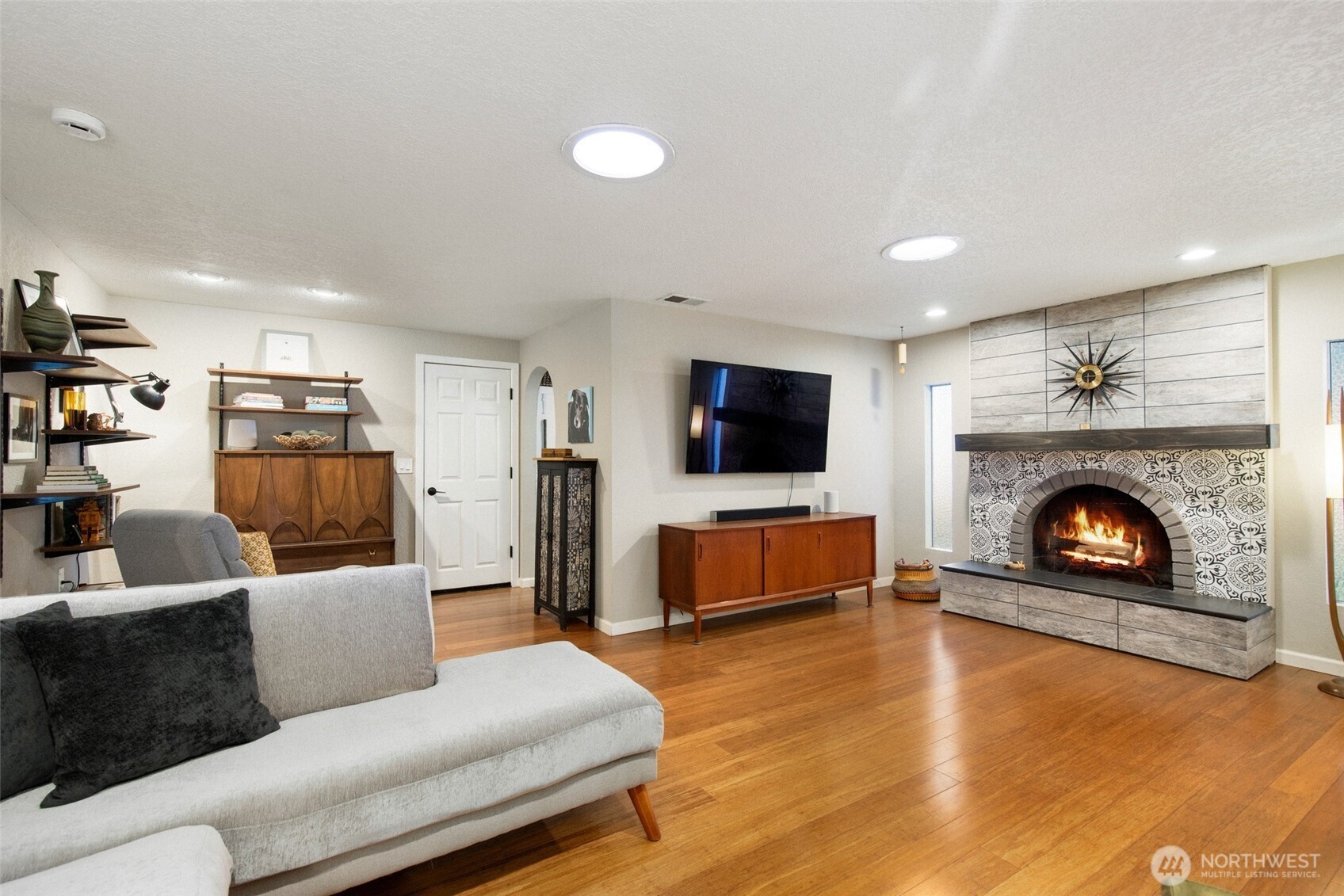 8924 Northeast 191st Place Bothell, WA 98011 - Photo 7 of 36