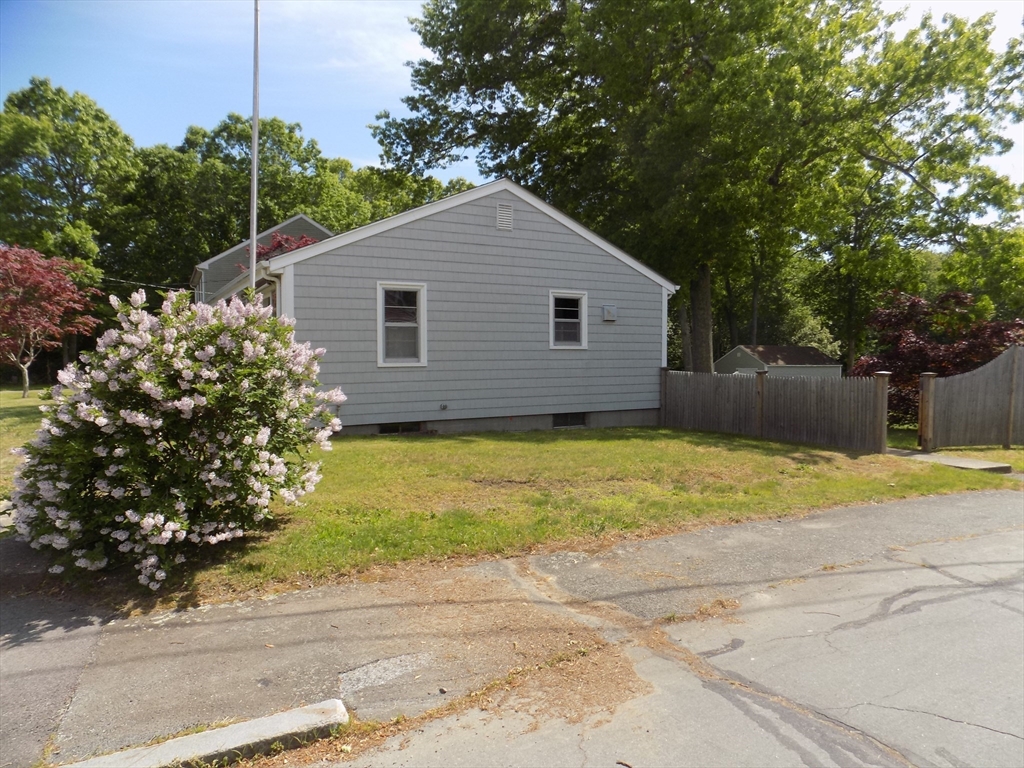266 Alden Road Fairhaven, MA 02719 - Photo 4 of 38