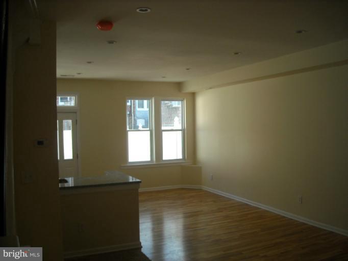 17 North Wickham Road Baltimore, MD 21229 - Photo 1 of 17 Dining Room