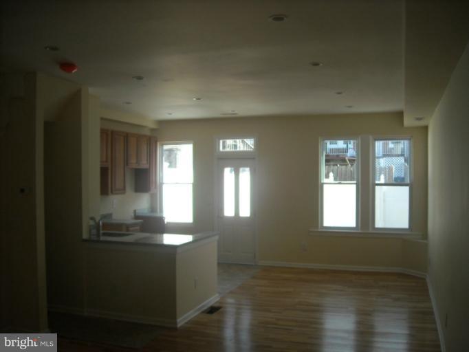 17 North Wickham Road Baltimore, MD 21229 - Photo 3 of 17 Interior (General)